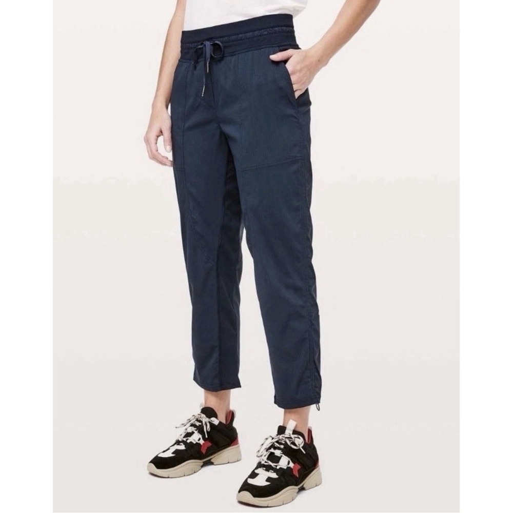 Lululemon Dance Studio Crop Pants Womens 6 Navy Blue Lightweight Athleisure